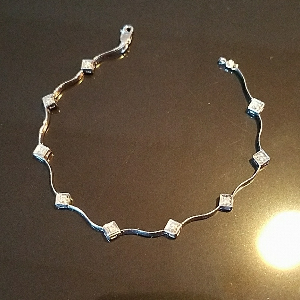 Estate 14 karat white gold diamond tennis bracelet